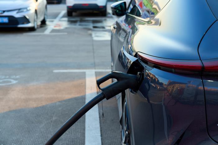 SAE travaille à la prise et à la charge «universelles» aux États-Unis